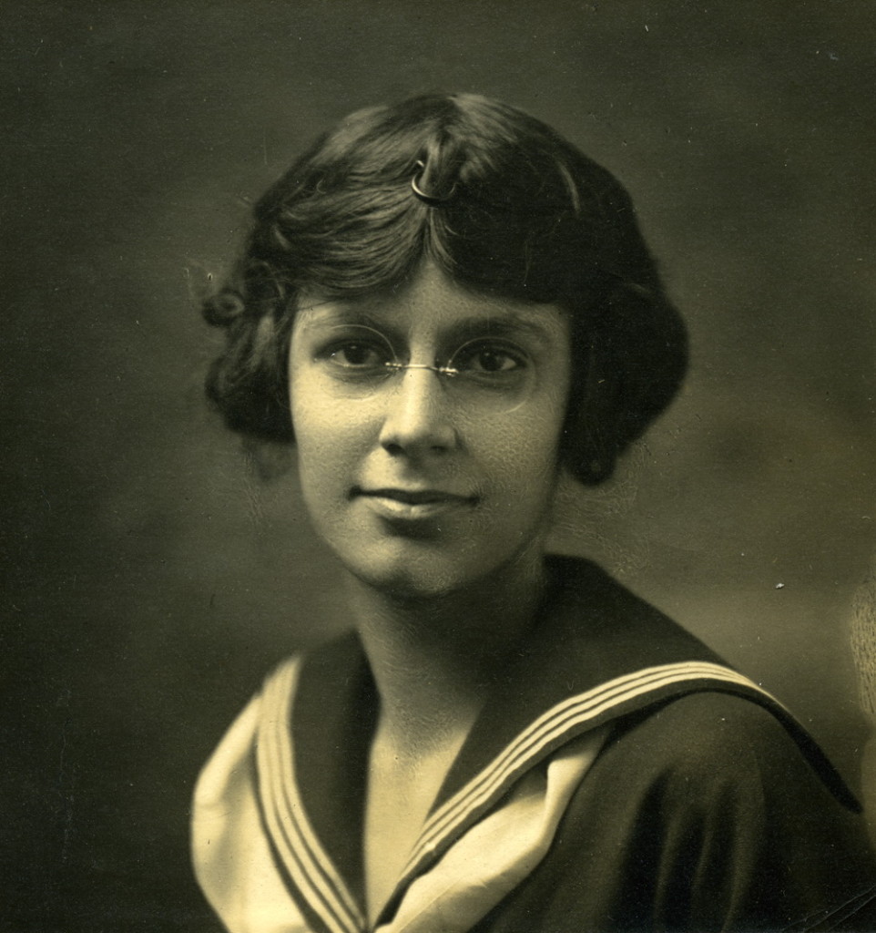 Isabel McLennan (McMeekin) portrait. 1919 (?) X_099_workers_2490_mod.jpg