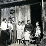 Photo of 9 members of the Ritchie family.