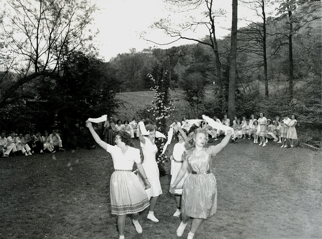 "Glorishears" Morris Dance -- 1946. Shirley Holbrook and Delores Scott in lead. nace_1_021a.jpg