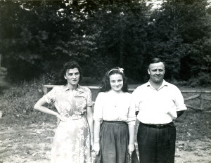 Ella, Barbara and Brit Wilder, 1946. [nace_1_033a.jpg]