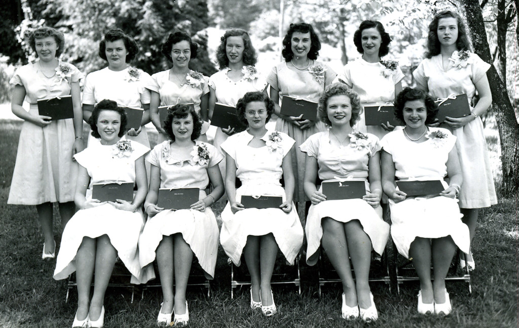 Seniors [girls] 1947. [nace_1_056b.jpg]