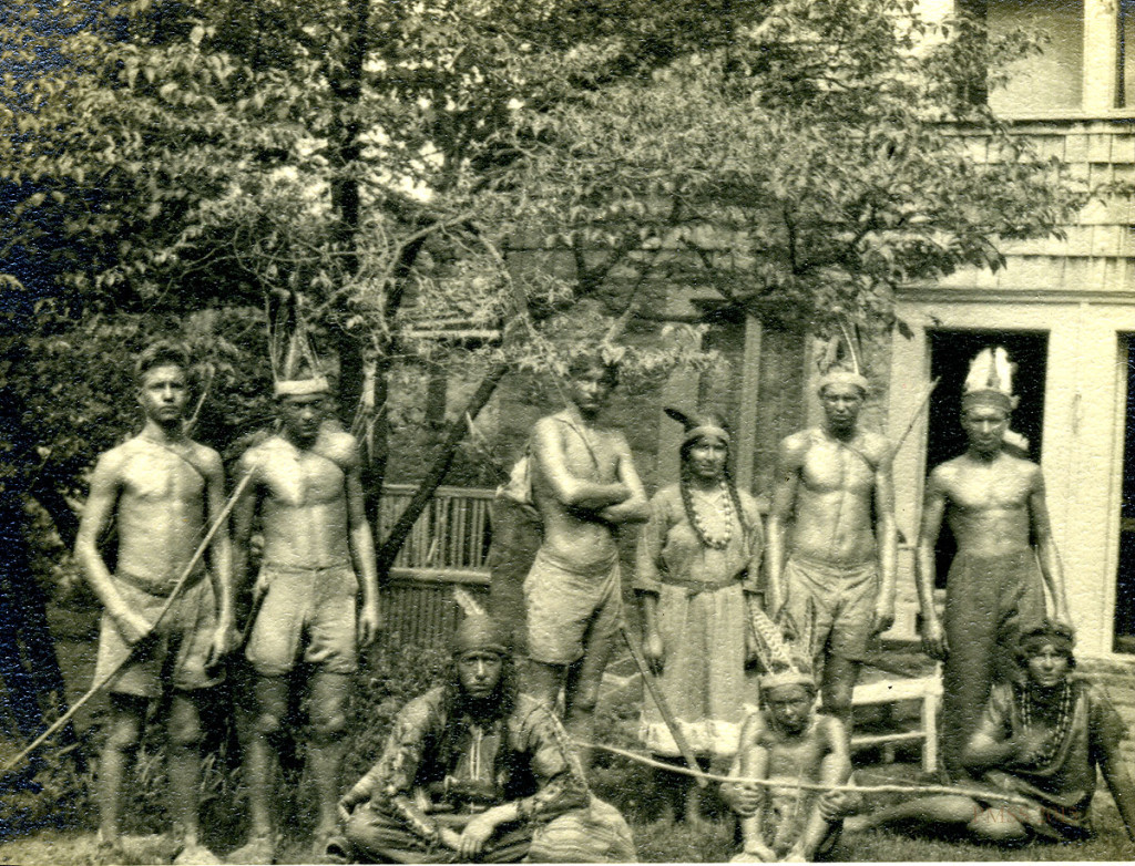 Play "Pilgrims and Indians"